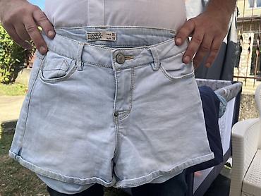 Ženske teksas šorts suknja (skort) – svetlo plavi “washed” izgled. -