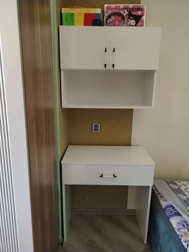Bağ, çöl mebeli: Kompüter masası, Açılmayan, Dördbucaq masa