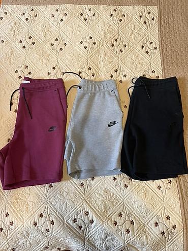 Шорты: Шорты Nike Tech Fleece. 1. Бордовые S, новая с этикеткой, заказывал — 1