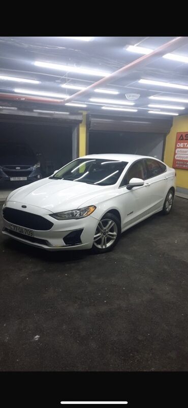 Ford Fusion: 2 л | 2017 г. 197000 км Седан