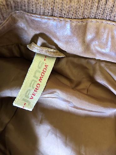 muska kozna jakna s krznom: Vero moda jakna S
Prelepa i uz sve boje uklopiva kožna jakna vel S — 3