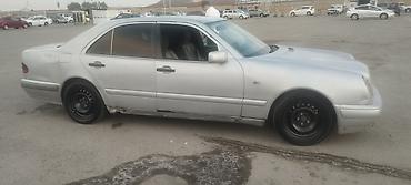 mercedes e220 cdi: Mercedes-Benz E 220: 2.2 l | 1998 il Sedan — 4
