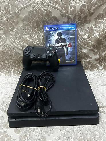 PS4 (Sony Playstation 4): PlayStation 4 Slim oyun konsolu paketi Komplekt: - PS4 Slim konsol — 2