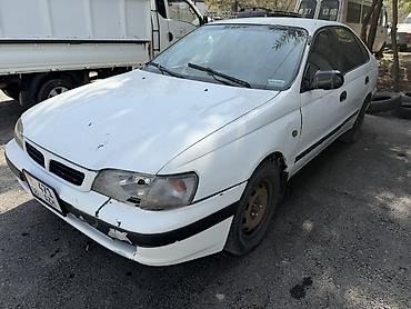 Toyota Carina: 1993 г., 1.6 л, Механика, Бензин, Седан