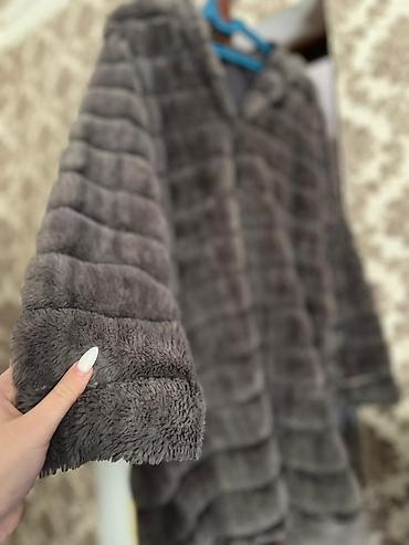 Dəstlər, kostyumlar: Bershka qadın dəst - Rəng: ağ/ekru - Ölçü: XS (EUR XS / USA XS / MEX — 10