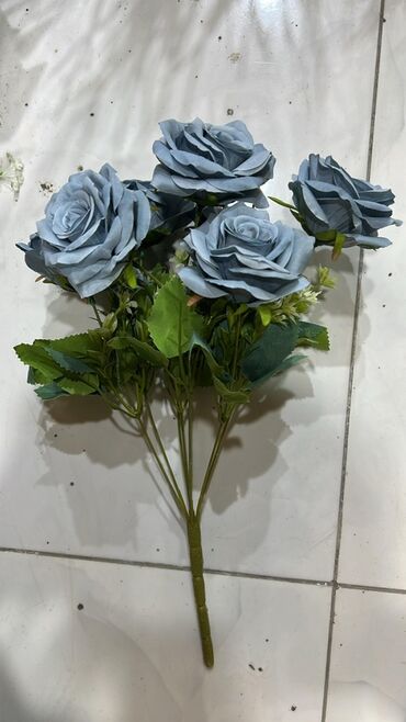 Süni güllər: Məhsul: Süni gül buketləri və kompozisiyalar Təsvir: - Realistik — 10