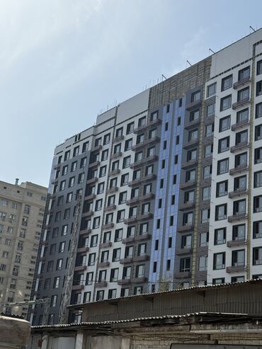 номера в иссык куле: 3 бөлмө, 97 кв. м, Элитка, 12 кабат, ПСО (өзү оңдоп түзөтүп бүтүү үчүн)