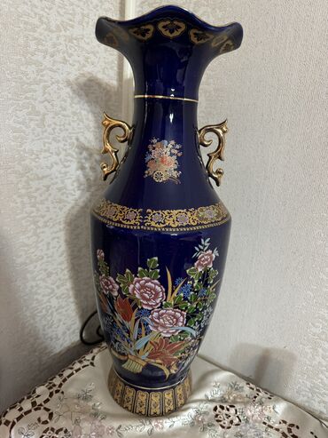 вазы декоративные: Продаю антикварную вазу, в отличном состоянии
