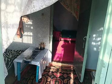 Продажа полдома: Срочно Мал базар жакта жер уй сатылат обмен бар . Под бизнес, под — 5