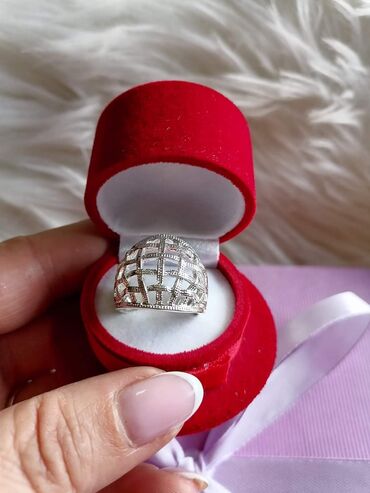 Prstenje: Cena 1300din — 16