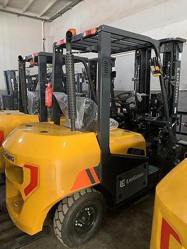 forklift operatoru: Liugong E‑seriyası forkliftlər - Modellər: E30 və E35 - Yanacaq tipi — 3