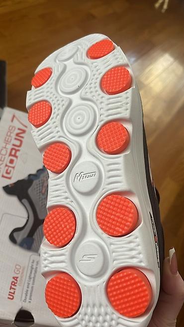 Мужская обувь: Skechers GOrun 7 kişi qaçış krosovkası - Rəng: qara/boz, narıncı — 4