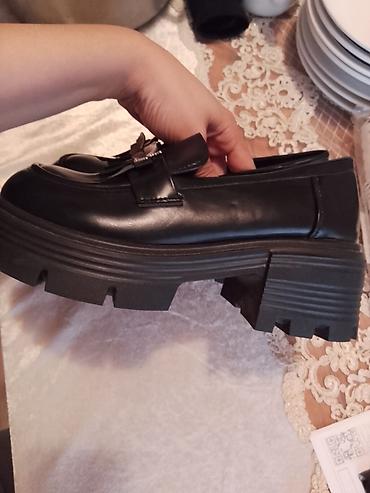 makasin ayaqqabı: Qadın loaferləri – qalın traktorlu daban - Rəng: qara - Üst hissə — 2