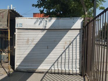 айнек завод: Торговый павильон из металла с роллетными воротами. Внутри оборудован