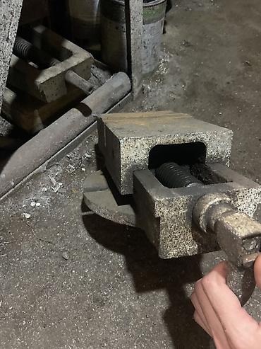 iş alətləri: Ağır tip dəzgah üçün fırlanan qısqac (sürgülü mengene) - Material — 2