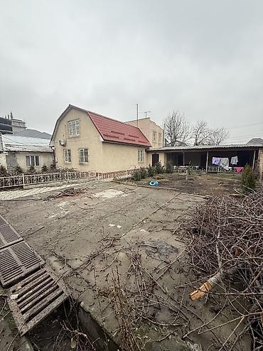 Продажа коттеджей и домов: 🏡 *Продается дом в Золотом Квадрате!* 📍 Ул. Айдаралиева 8 (между — 34