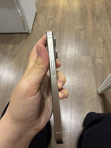 prodat iphone: IPhone 15 Pro, 256 GB, Natural Titanium, Barmaq izi, Face ID — 5
