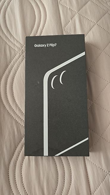 samsunk: Samsung Galaxy Z Flip7, rəng - Qara — 1
