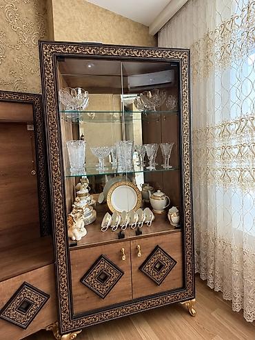 pilastik qapi: Klassik üslubda vitrin və TV altlığı dəsti 2si birlikdə 500 azn - — 1
