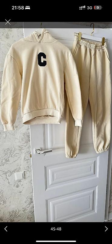 Брючные костюмы: Женская одежда, покупала в Дубаи/Италии, размер s/m/L до 42-44. Вся — 24