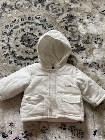 Верхняя одежда: Продаю детскую куртку для новорожденного ребенка 56размера. Была