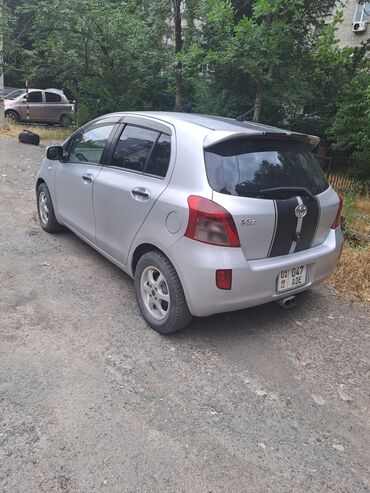 Toyota: Toyota Vitz: 2005 г., 1.3 л, Вариатор, Бензин, Хэтчбэк