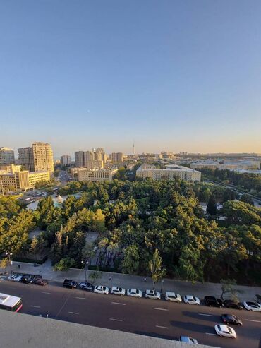 Uzunmüddətli kirayə mənzillər: Ev studio tiplidi. 2 sanuzel və 2 balkon var. Su işıq daimidir. Qaz — 2