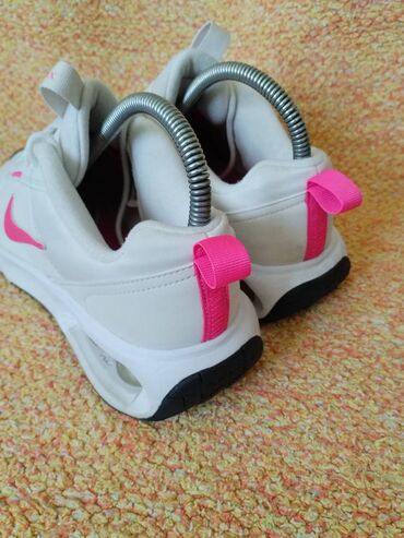 Women's Sneakers and athletic shoes: Nike, 40.5 — 8