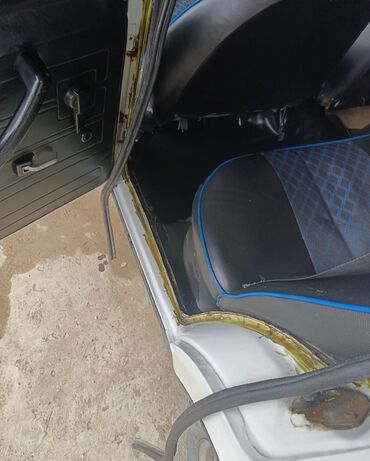 VAZ (LADA): VAZ 2107 sedan – klassik dizayn və sadə mexanika sevənlər üçün — 7