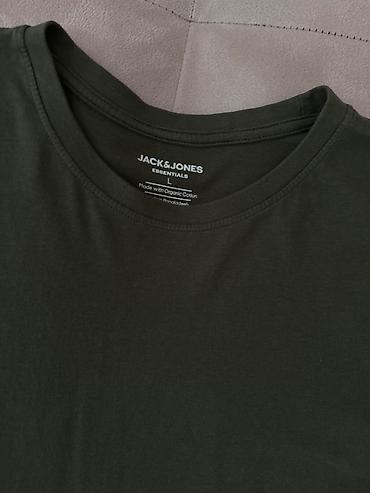 Köynəklər: Orginal Jack&Jones 1defe geyinilib balaca oldugu ucun satilir L — 2