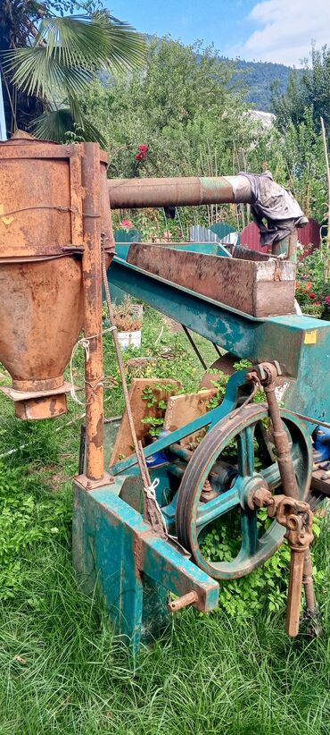 tikinti materiallarının topdan satışı: Yem üyüdən satlLlr qiy 1600 AZN yüngül xərci var cüzi endirim ndirim