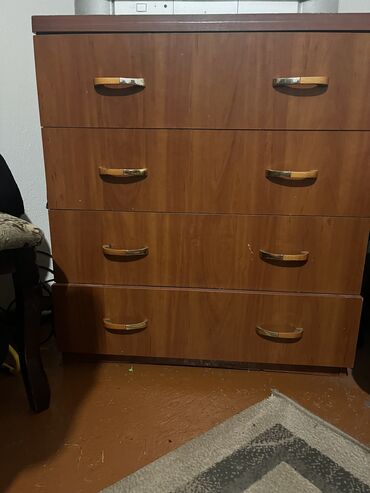 шкаф комод: Шкаф, Уктоочу бөлмө үчүн, Колдонулган