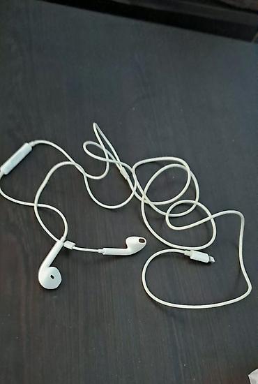 apple earpods: Karopkadan çıxma arginal qulaqlıq . Lightning konnektorlu naqilli — 1