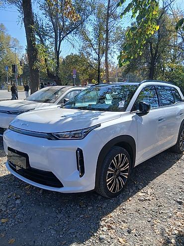 gepard max e9: AION — электрический кроссовер белого цвета. Основные особенности: - — 3