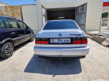 Транспорт: Volkswagen Vento: 1996 г., 2 л, Механика, Бензин, Седан — 2