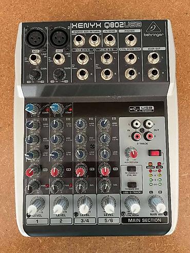 Behringer XENYX Q802 USB sa orig adapterom Premium mikser sa 8 ulaza