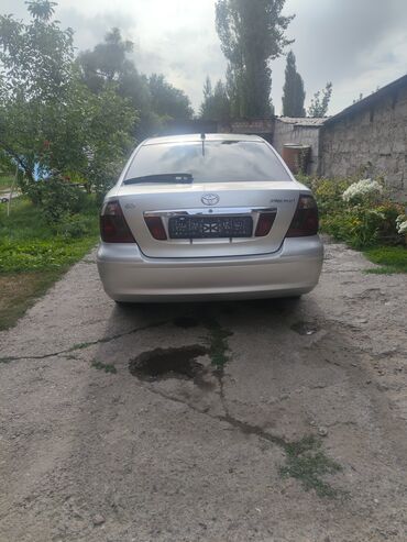 Другие автомобили: Серебристый седан Toyota Premio. Автомобиль оснащен четырьмя дверями — 12