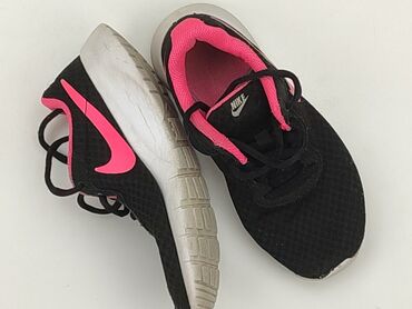 buty sportowe do chodzenia po górach: Buty sportowe Nike, 33, Używany