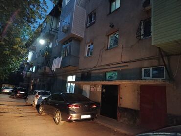 срочно продаю участок газ канализация есть: 3 бөлмө, 60 кв. м, Сталинка, 3 кабат, Косметикалык ремонт