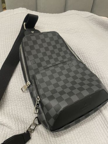 мужские бананки: Поясная сумка, бананка, Louis Vuitton, Унисекс