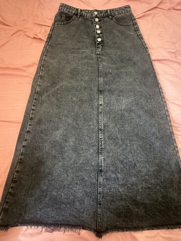 джинсовая мини юбка: Джинсовая юбка-макси, сатылат 1000 сом новая