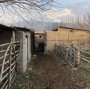 Продажа сельхоз предприятий: Продаётся сельскохозяйственный участок с хозпостройками. - — 1