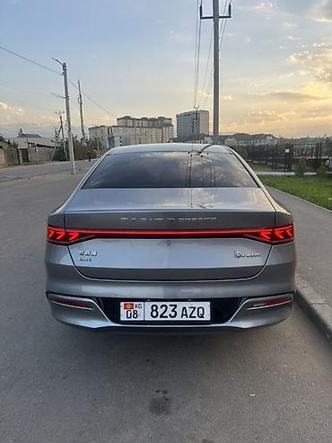 aion v plus: BYD Qin: 2023 г., 1.5 л, Гибрид, Седан — 4