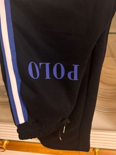 розовые мужские кофты: Qara rəngli idman dəsti – sweatshirt və şalvardan ibarət. - Üst geyim