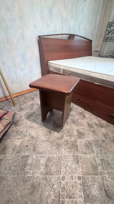 Табуретки: Табуретка, Б/у, Не раскладной at lalafo.kg Табуретки: Табуретка, Б/у, Не раскладной