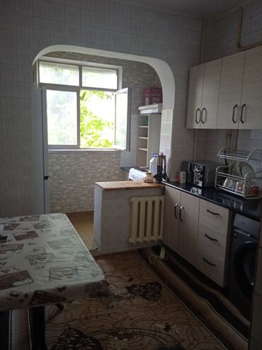 3квартира: 3 комнаты, 72 м², 105 серия, 2 этаж, Старый ремонт