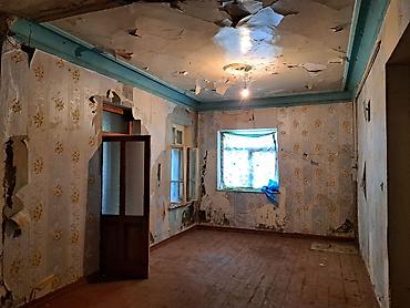anbar satilir: Ev satilir qaz, isiq,su daimidi . 2 mertebeli bina evinin birinci — 8