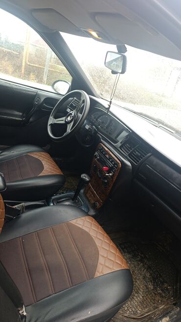 Opel: Opel Vectra B sedan/hatchback (yaşıl rəng) Xüsusiyyətlər: - Kuzov: 5 — 8