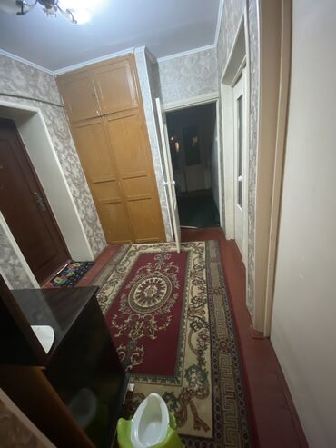 кв в токмаке: 3 комнаты, 69 м², 105 серия, 2 этаж, Косметический ремонт