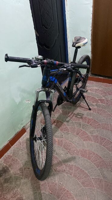 asma mühərrikli velosiped nədir: STrim dağ velosipedi - Gövdə: yüngül alaşımlı çərçivə, qara-mavi rəng